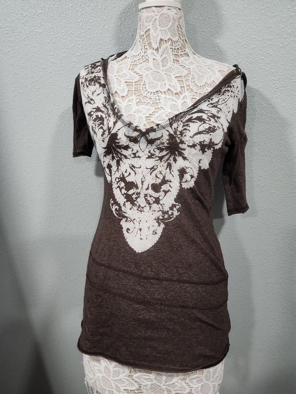 Y2k Maurices long Brown metallic foiled burnout design hooded short sleeve shirt